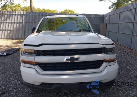 2018 Chevrolet Silverado C1500 Custom z USA, uszkodzony, nr VIN 3GCPCPEH2JG170306